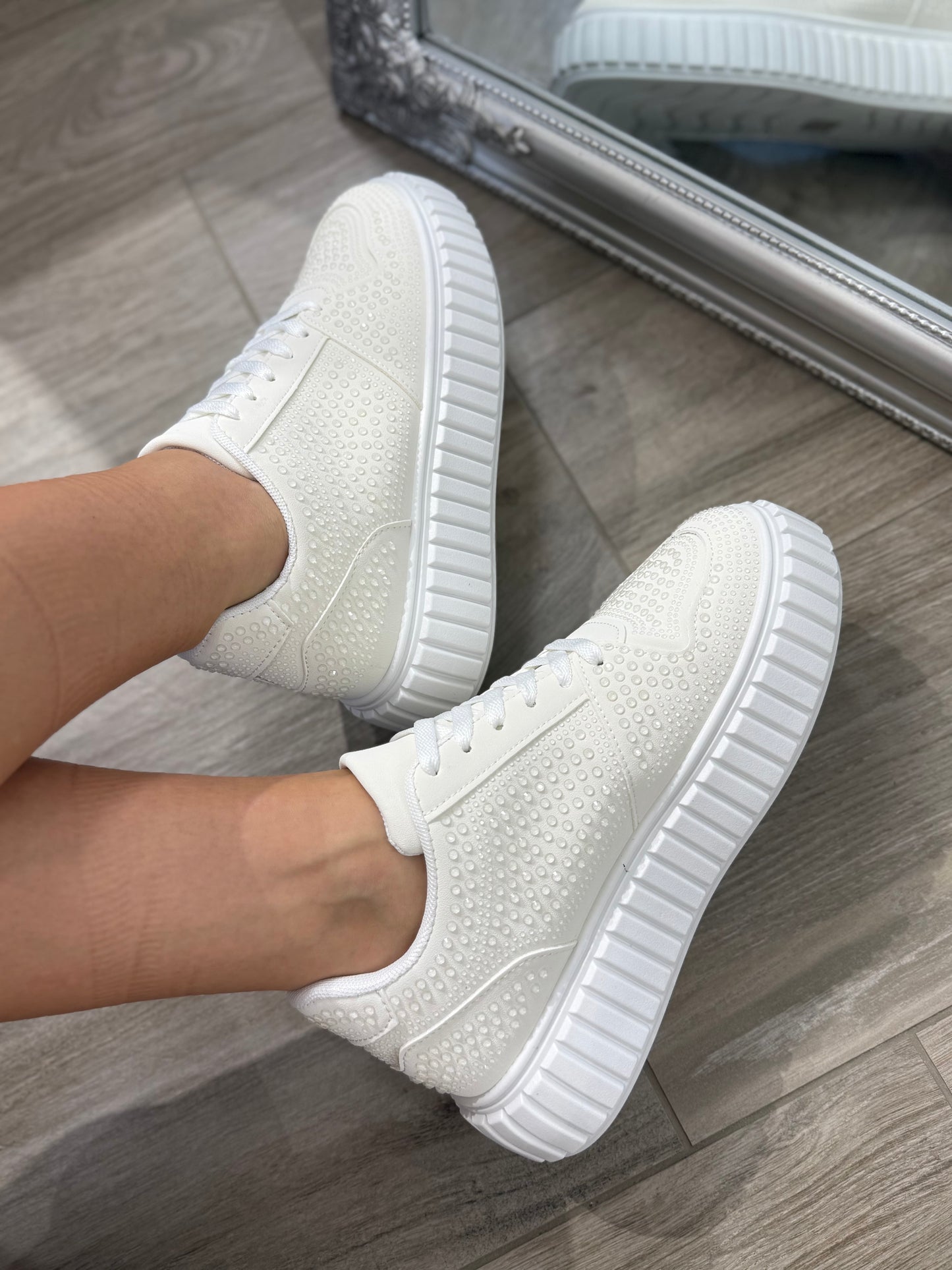 'Bella' strasszköves ecru sneaker