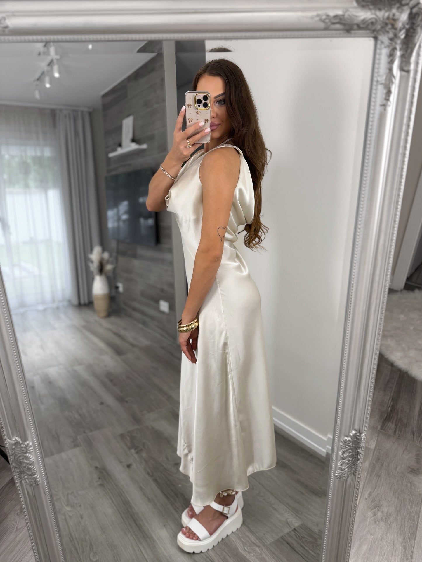 'Champagne Drape' szatén ruha
