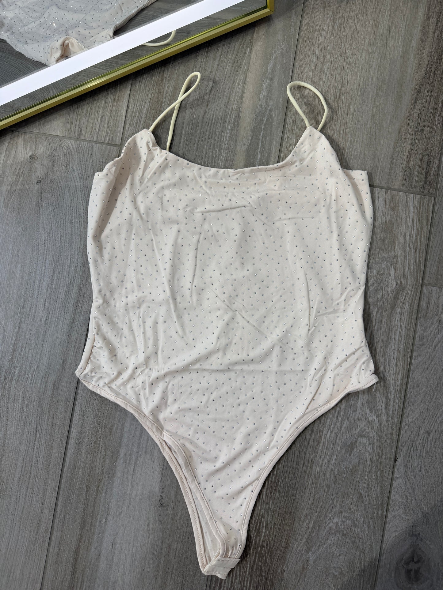 ‘Sparkle' bézs strasszköves body