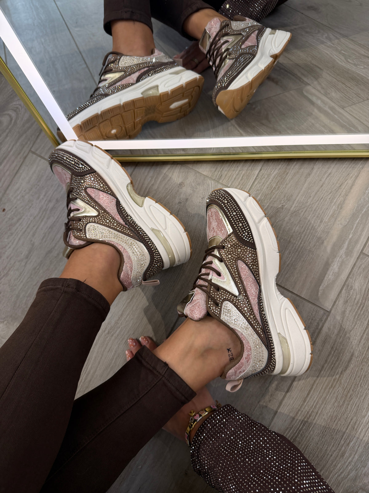 ‘Pink Espresso' rózsaszín-barna strasszos sneaker (kis méretezés)