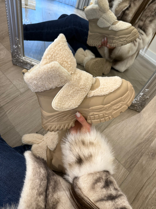 ‘Teddy' bézs bakancs