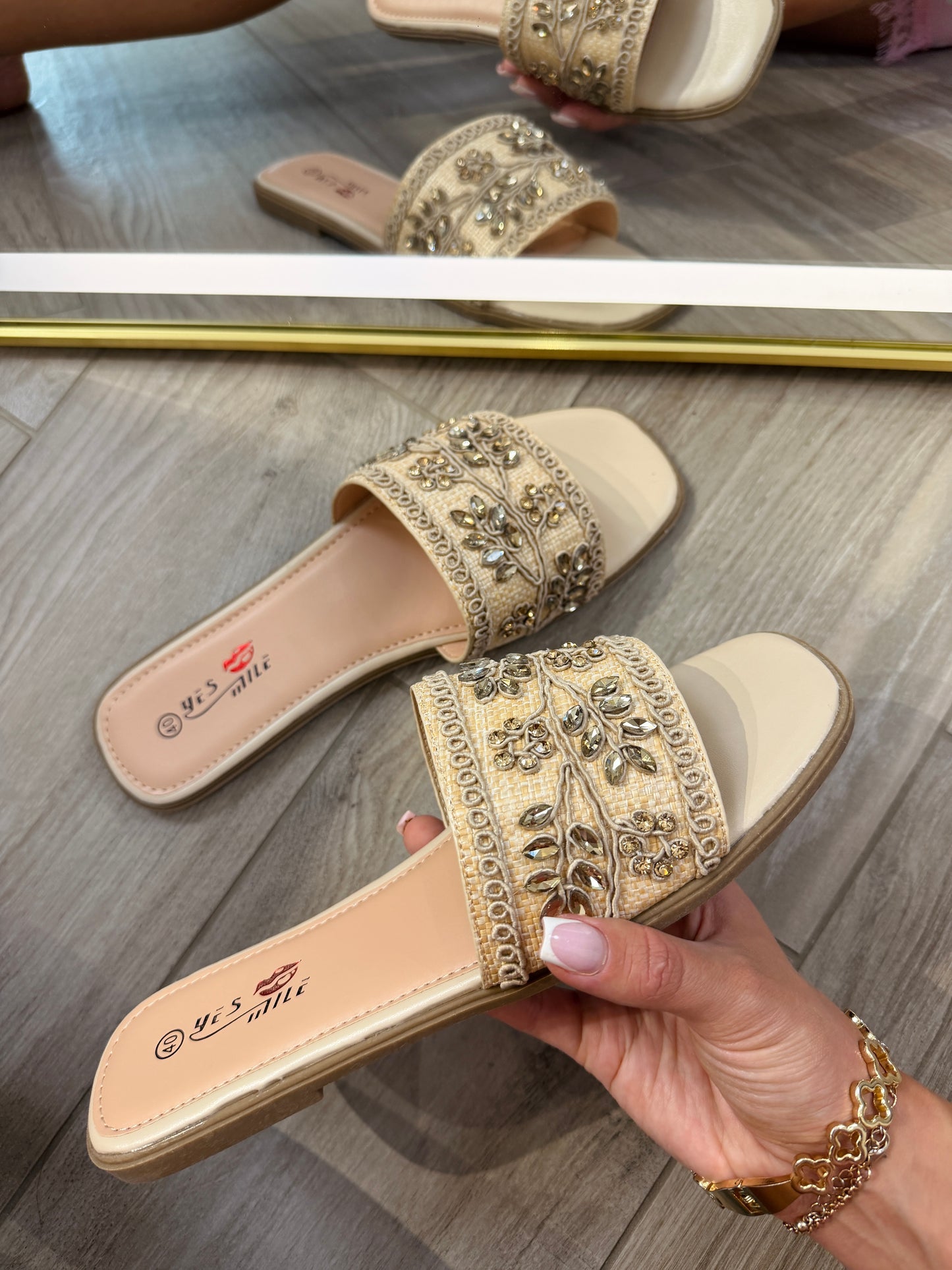 ‘Golden Goddess’ papucs