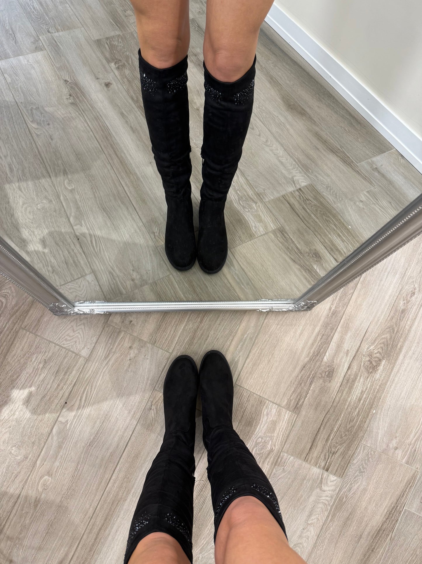 ‘Noir Walk' fekete strasszköves csizma