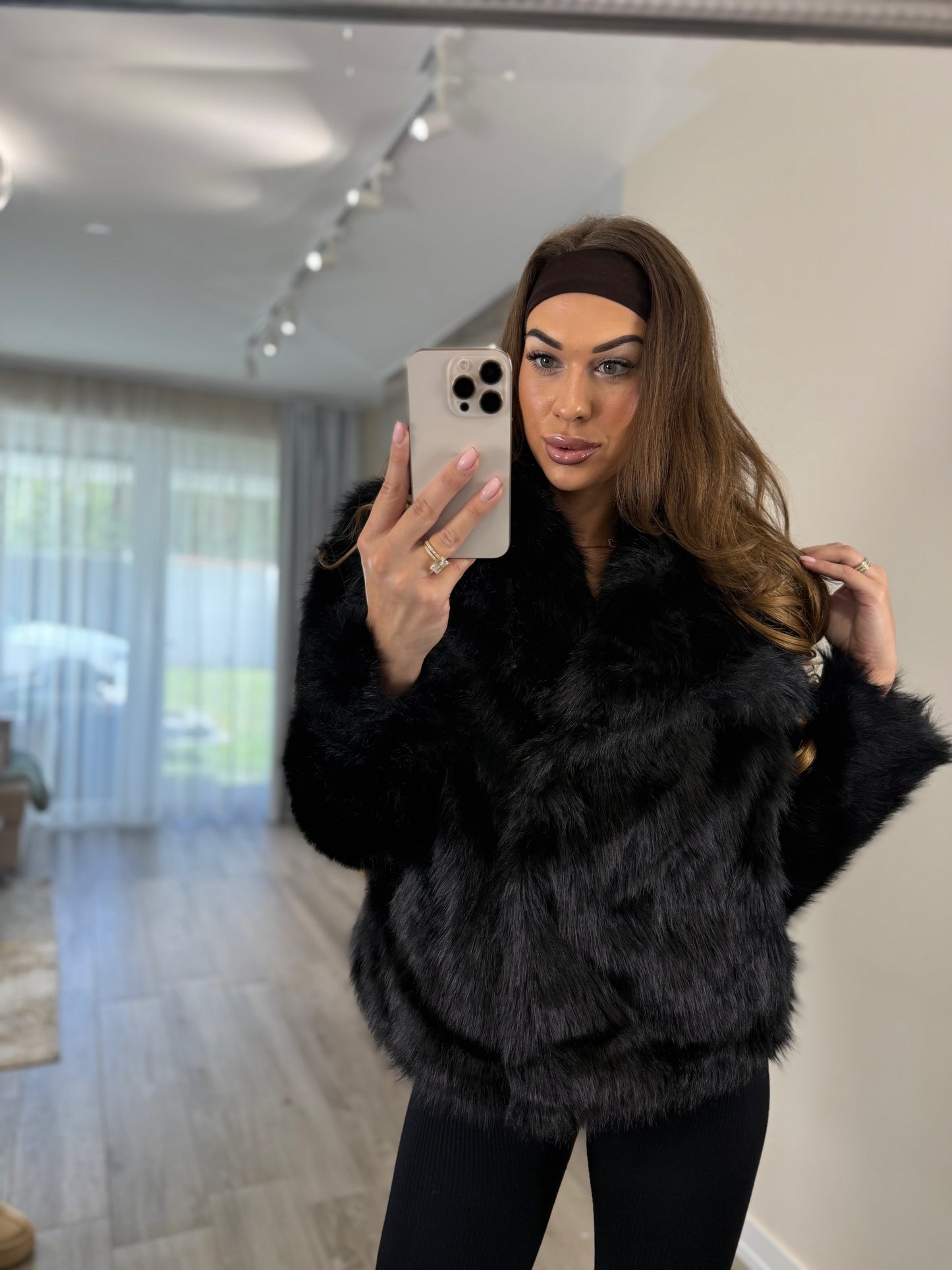 'Fur Ever' fekete műszőrme kabát