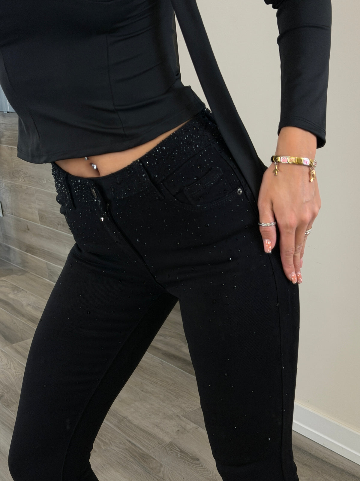‘Seraphina' black strasszkövekkel díszített farmernadrág (Slim fit - push up) ELŐRENDELÉS ELÉRHETŐ
