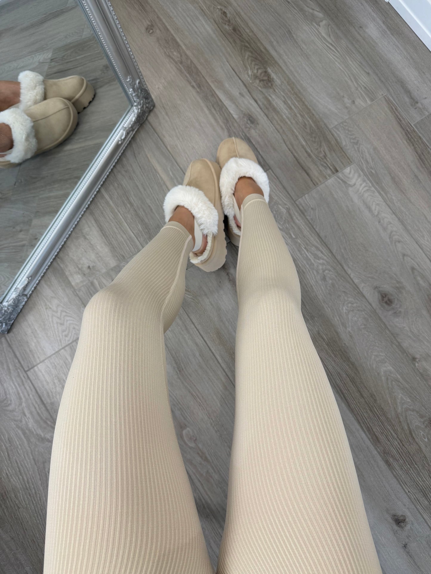 ‘Selena' bézs alakformáló leggings