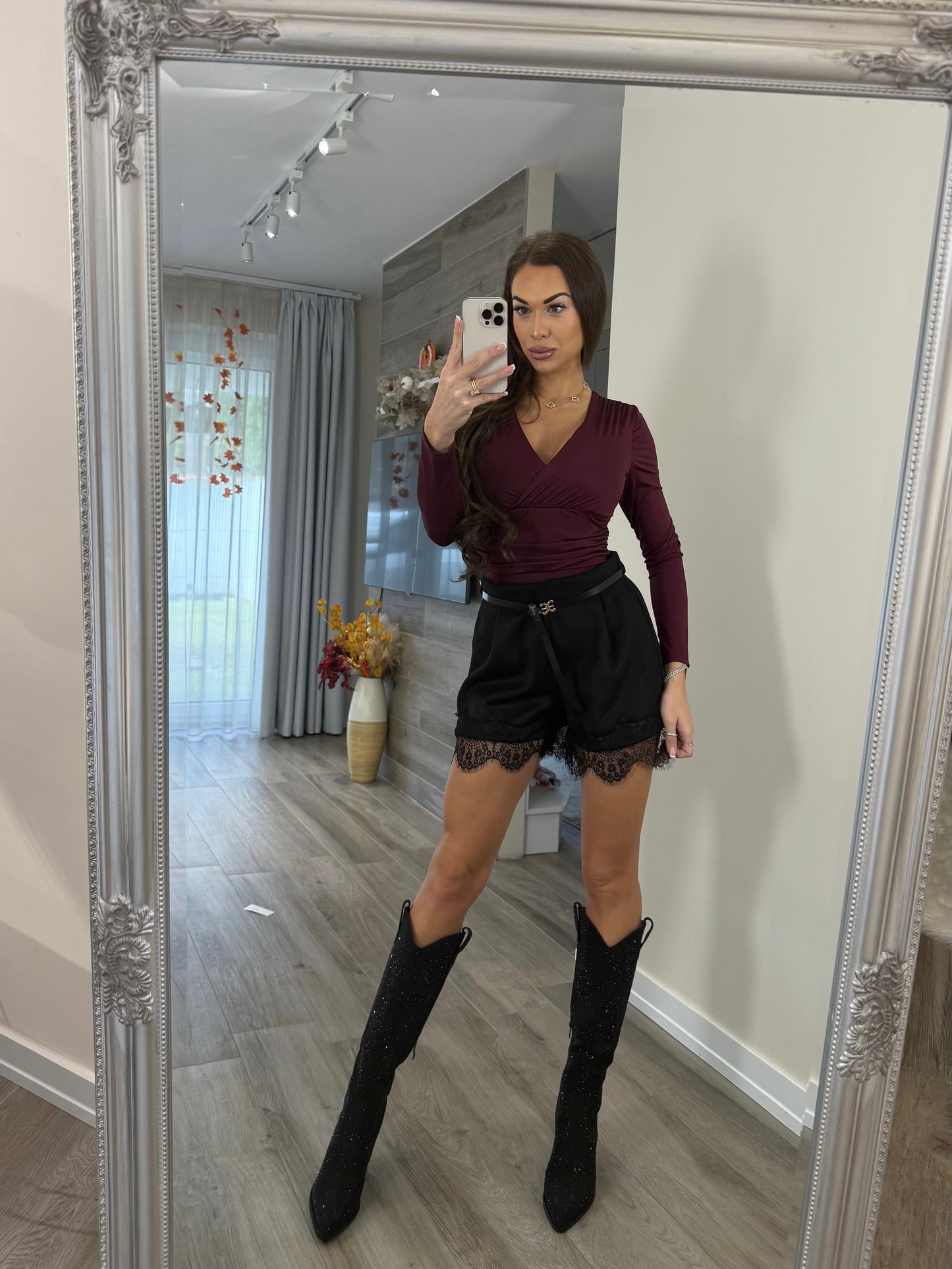 ‘Margaux’ csipkés fekete rövidnadrág