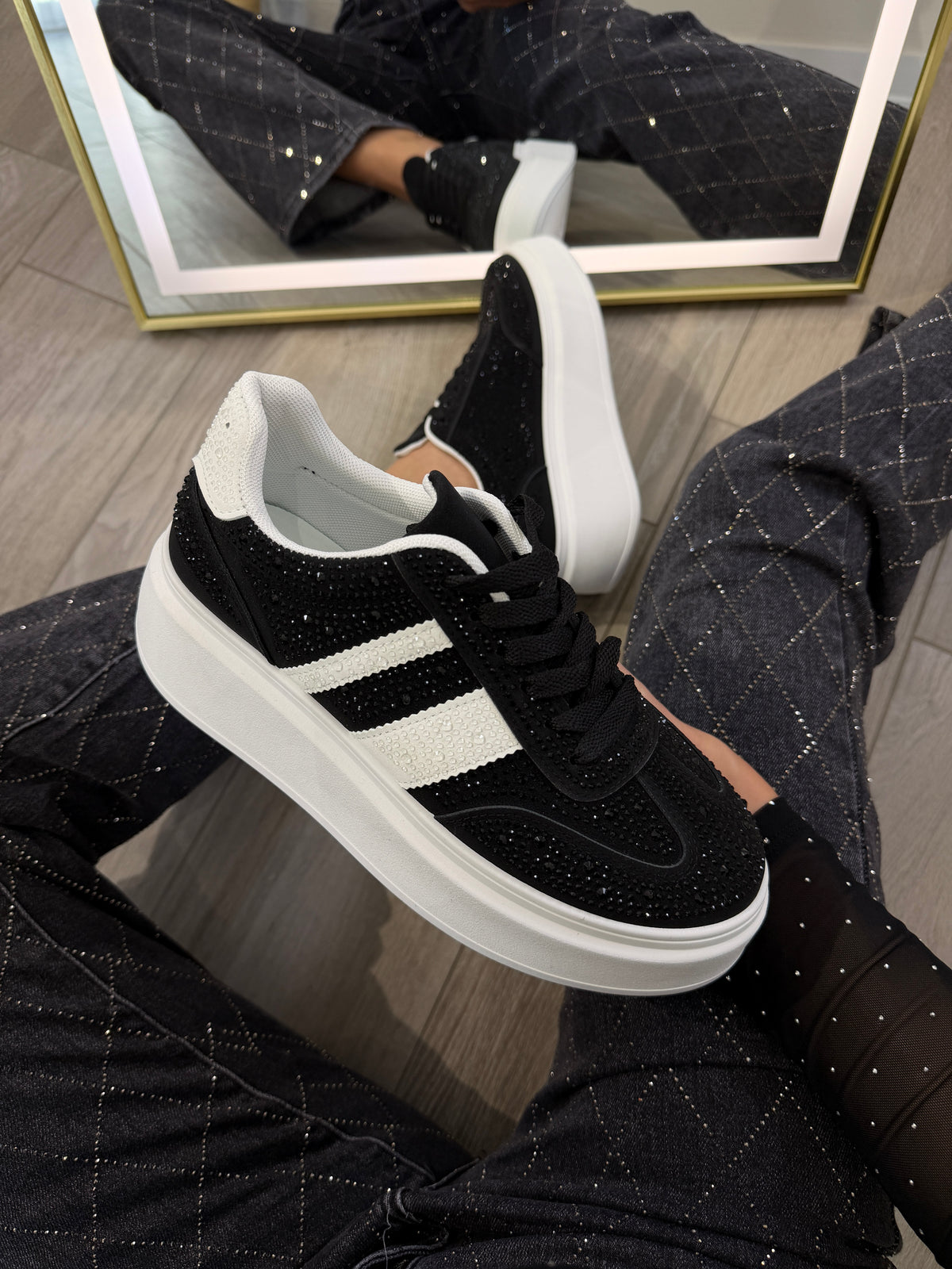 ‘Crystal Motion' fekete strasszos sneaker (kis méretezés)