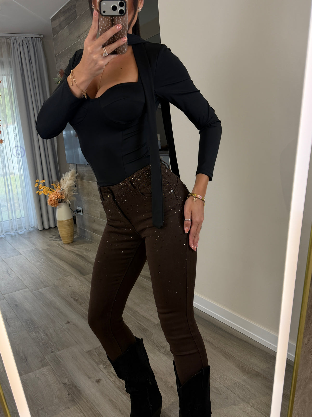‘Seraphina' brown strasszkövekkel díszített farmernadrág (Slim fit - push up) ELŐRENDELÉS ELÉRHETŐ