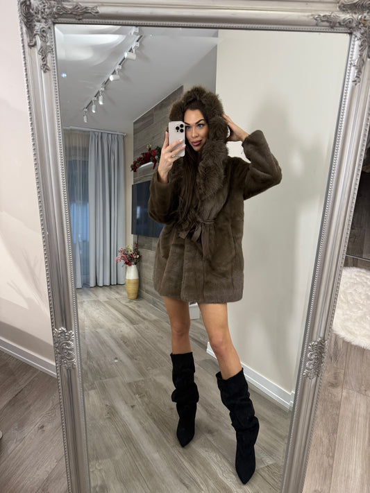 ‘Winter Goddess’ barna bundás kabát