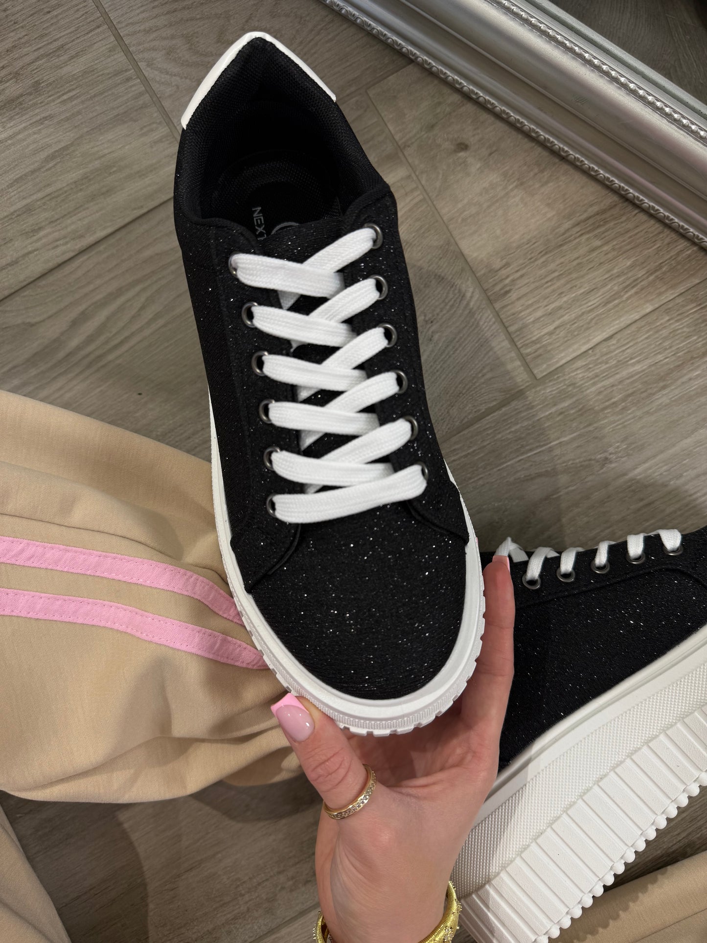 'Bella' fekete csillogó sneaker