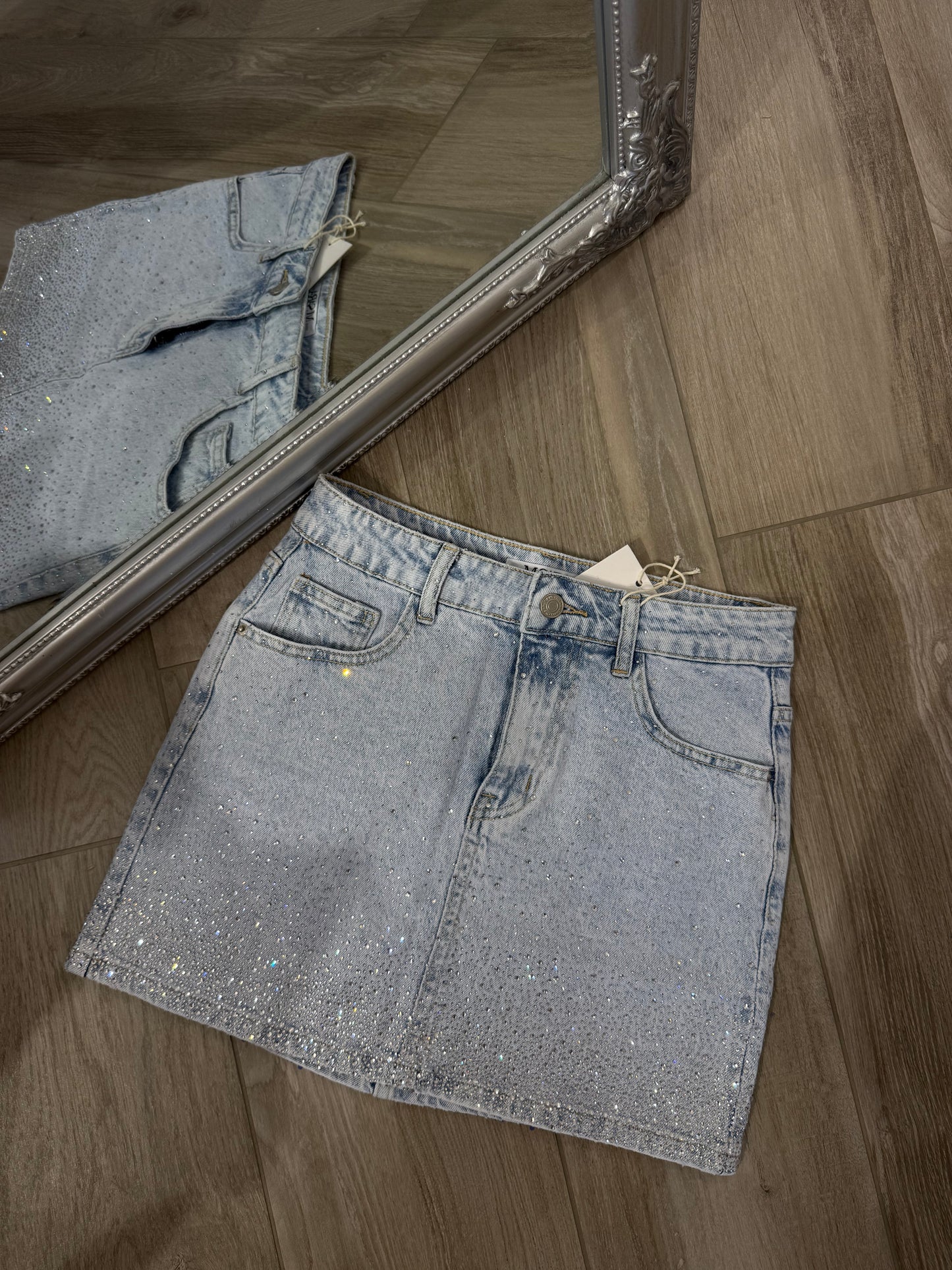 ‘Glow Up’ strasszköves farmerszoknya