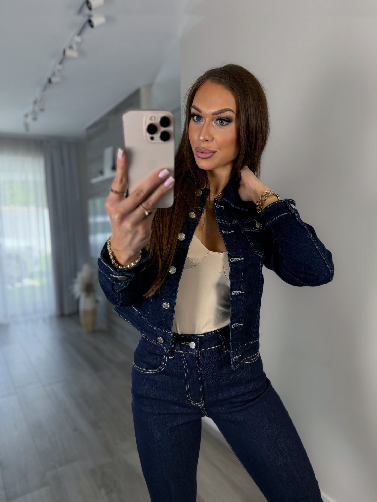 ‘Indigo Obsession’ sötétkék farmernadrág (Mom fit)