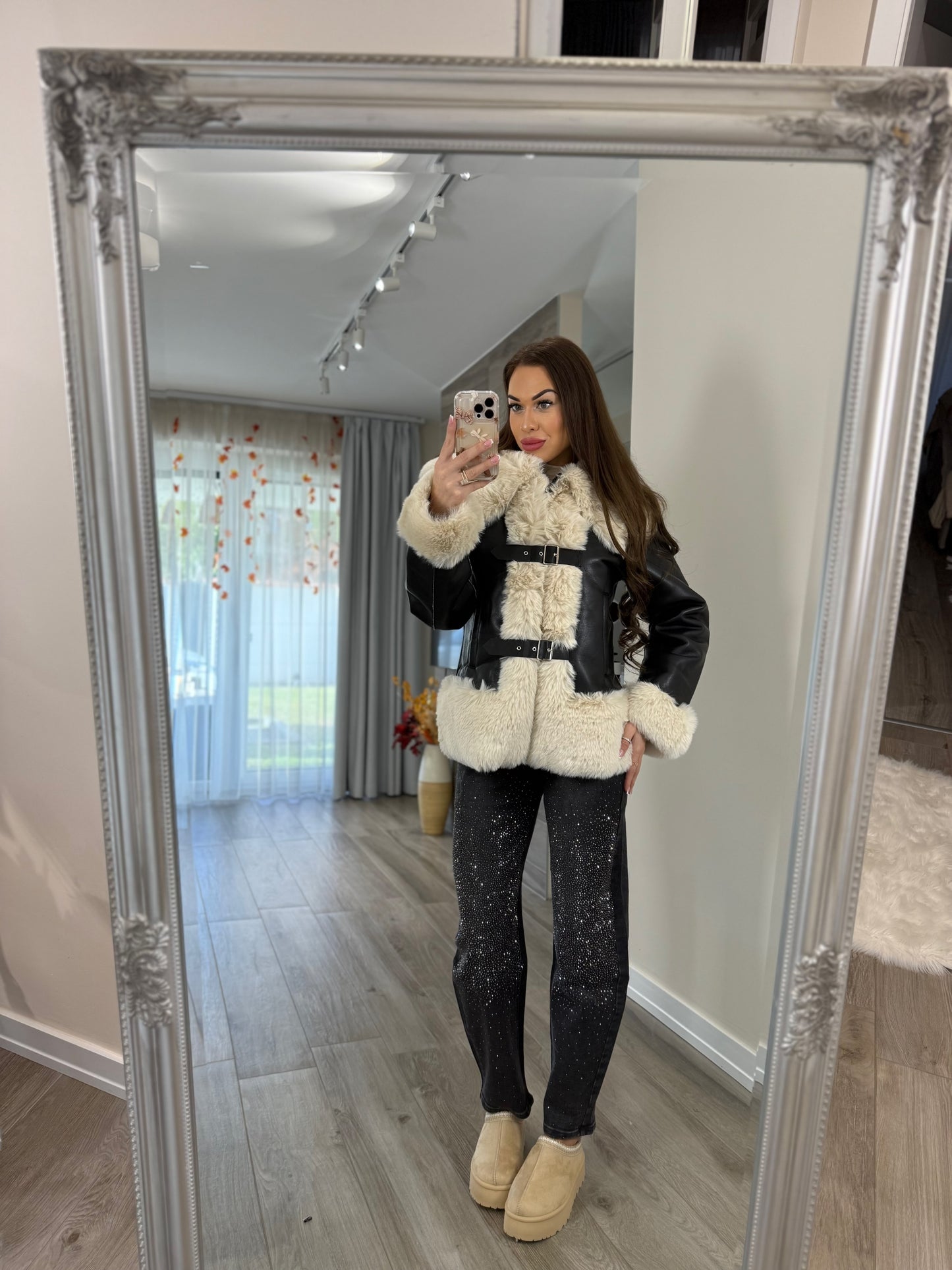 ‘Leather Queen' fekete bélelt bundás kabát LIMITED