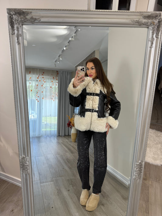 ‘Leather Queen' fekete bélelt bundás kabát LIMITED