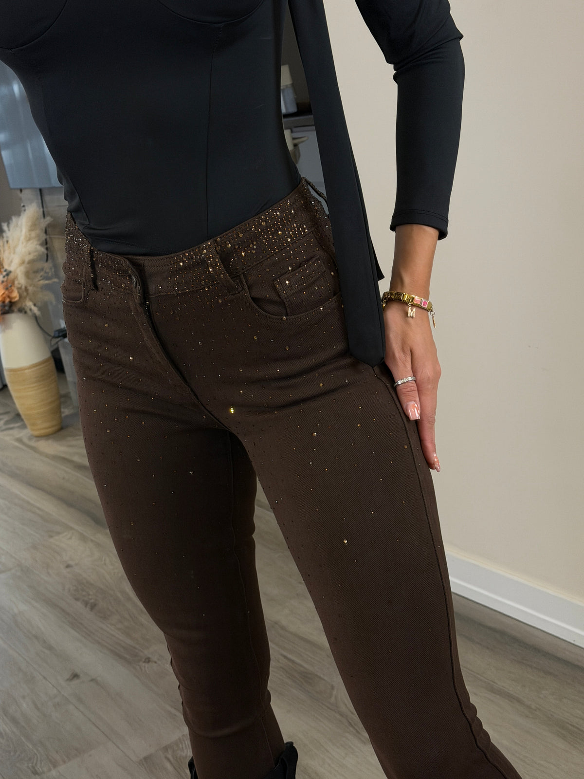 ‘Seraphina' brown strasszkövekkel díszített farmernadrág (Slim fit - push up) ELŐRENDELÉS ELÉRHETŐ