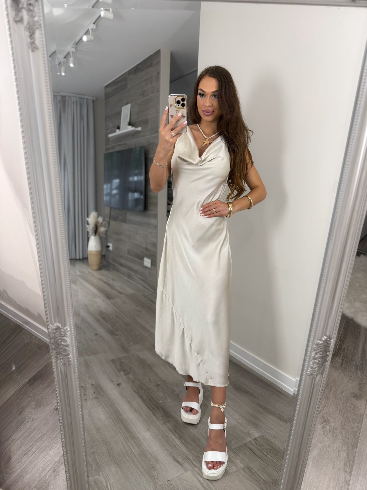 'Champagne Drape' szatén ruha