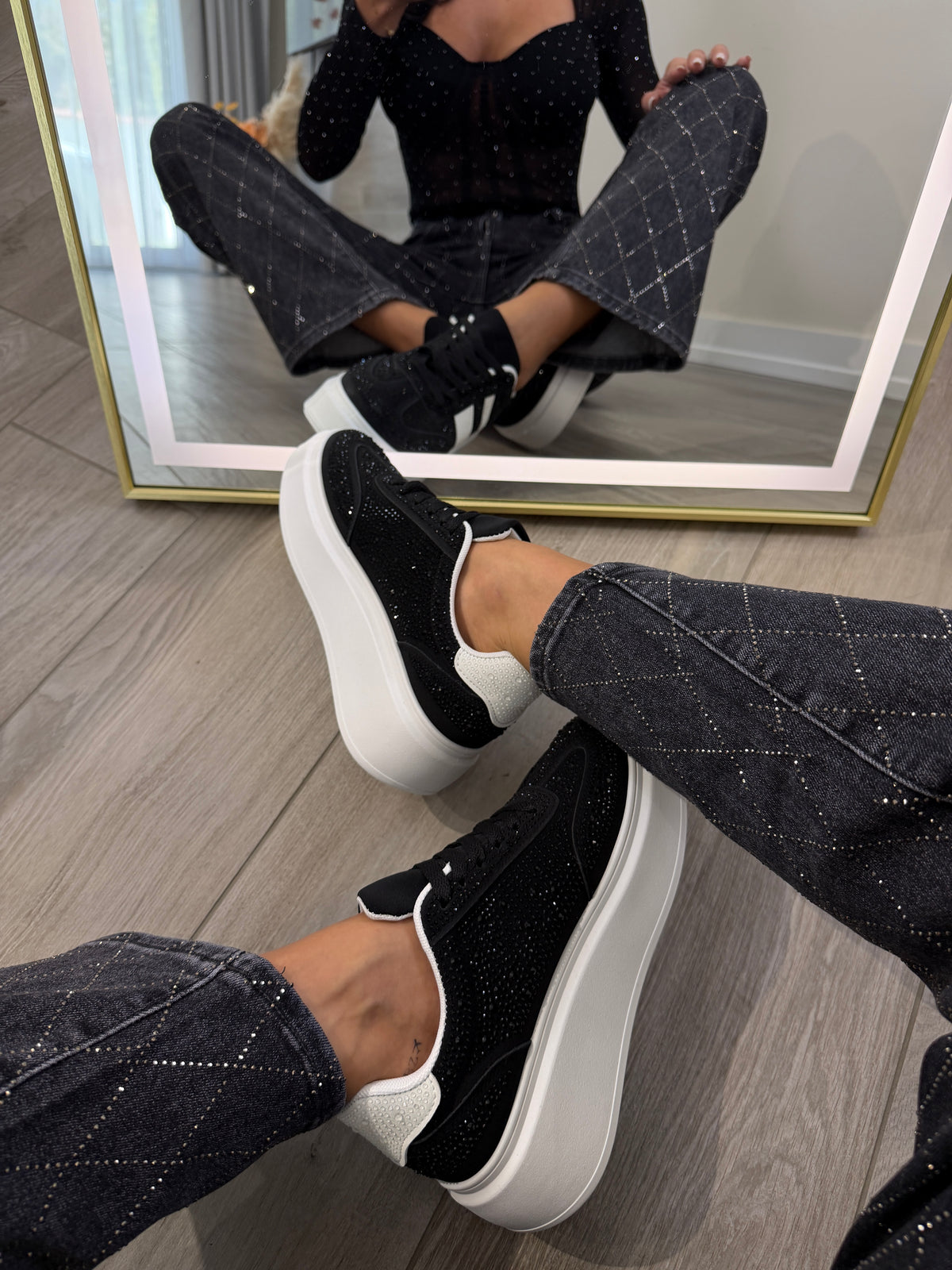 ‘Crystal Motion' fekete strasszos sneaker (kis méretezés)