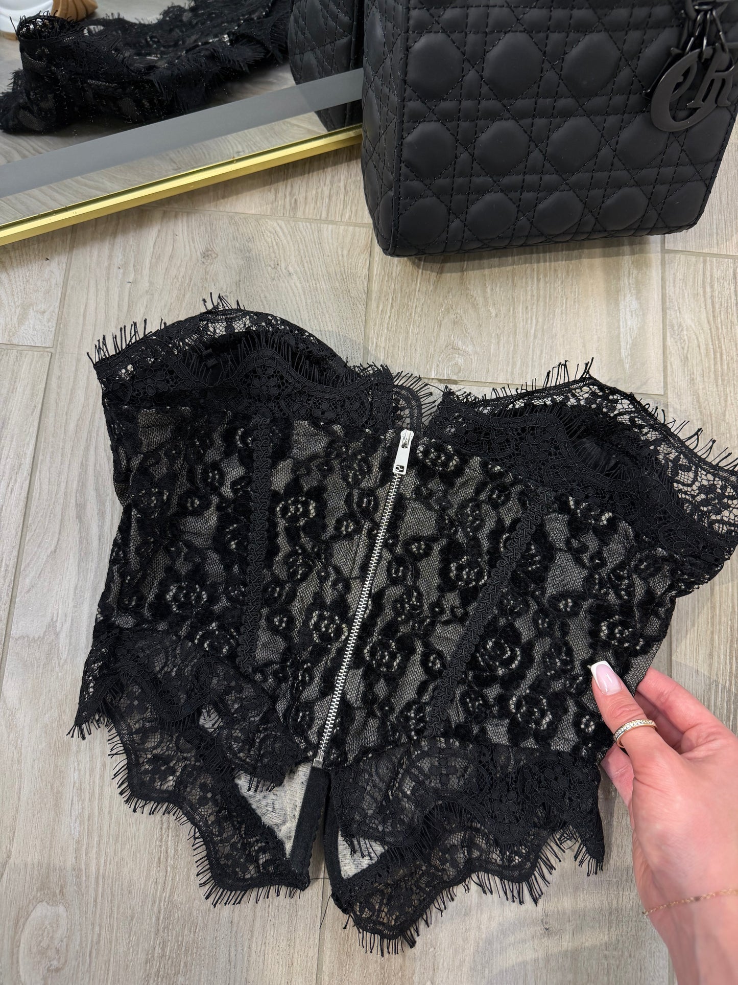 'Romance NEW' black top